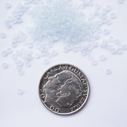Små glaspärlor, 2 mm, Vit frostad, ca 1000 st - Bild 3